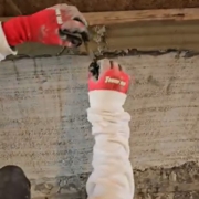 国の重要文化財の蔵をモルタル造形と造形左官で制作する職人の施工風景