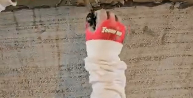 国の重要文化財の蔵をモルタル造形と造形左官で制作する職人の施工風景